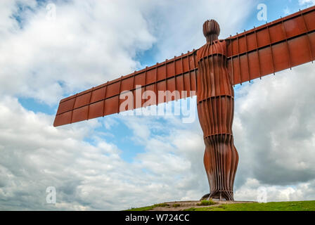 'Angel of the North' sculpture near Gateshead, Nord East England, UK