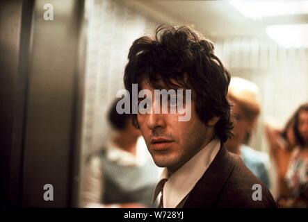 AL PACINO in DOG DAY AFTERNOON (1975), directed by SIDNEY LUMET. Credit: WARNER BROTHERS / Album Stock Photo