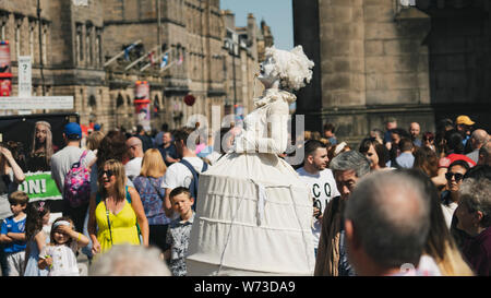 Edinburgh, Scotland, UK. 3 August 2019. On the first weekend of the Edinburgh Fringe Festival good weather brought out thousands of tourists to enjoy Stock Photo