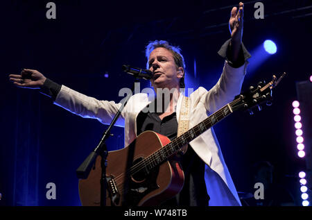 Wickham, Hampshire, August 4th 2019. Kiefer Sutherland performing live on stage, Wickham Festival. Wickham, Hampshire, UK Credit: Dawn Fletcher-Park/Alamy Live News Stock Photo