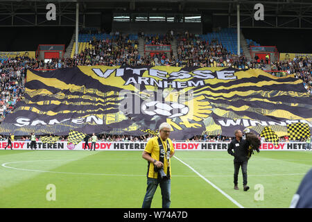 4 augustus 2019 Arnhem, The Netherlands Soccer Dutch Eredivisie Vitesse Arnhem v Ajax Amsterdam   03-08-2019: Voetbal: Vitesse v Ajax: Arnhem  L-R: spandoek Vitesse, sfeeractie Stock Photo