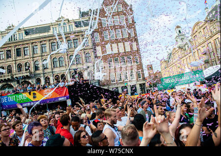 Amsterdam, Netherlands. 04th Aug, 2019. Confetti is seen throwing to the audience. The official end - party where there is always a colourful collection of artists enters the stage took place at the famous Dam square in Amsterdam. This year's performances of Conchita, Mutya Buena, Netta, Paul Morris, Mayré Martinez, Channah Hewitt, etc and hosting by one of the Pride ambassadors, Amber Vineyard. Credit: SOPA Images Limited/Alamy Live News Stock Photo