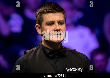 Ryan Day of Wales considers a shot to Shaun Murphy of England in their semi-final match during the 2017 Betway UK Championship snooker tournament in Y Stock Photo