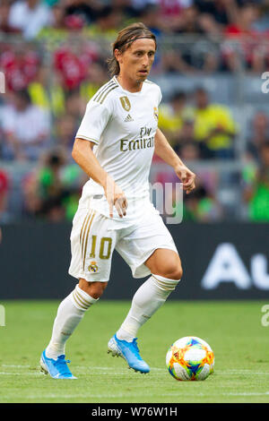luca-modric-10-real-soccer-
