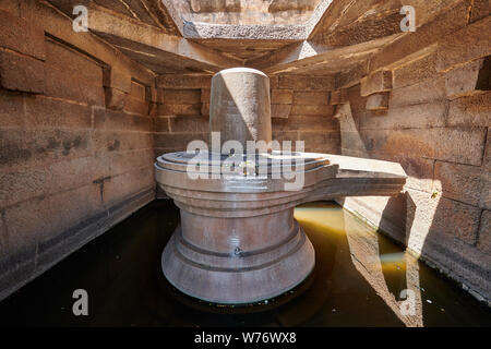 Badavilinga Temple, Shiva linga, Hampi, UNESCO world heritge site, Karnataka, India Stock Photo