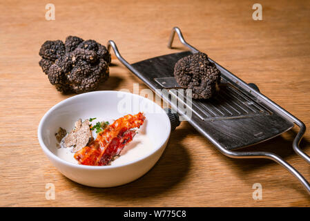 Bragelogne Beauvoir (north-eastern France): Burgundy truffles. The Burgundy truffle is part of the same family as the black Perigord truffle. Cooking Stock Photo