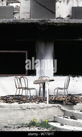 26th April 1993 Ethnic cleansing during the war in central Bosnia: a restaurant/café completely gutted by fire. This is along the road between Busovača and Medovici, attacked by HVO (Bosnian Croat) forces ten days before. Stock Photo