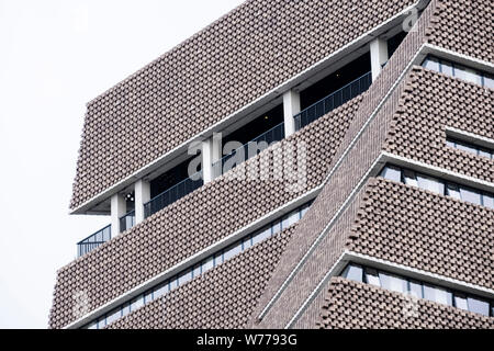 London, UK. 4th Aug, 2019. Photo taken on Aug. 4, 2019 shows the 10th floor viewing platform of the Tate Modern museum in central London, Britain. According to BBC, a six-year-old boy was thrown five floors from a tenth-floor viewing platform at Tate Modern museum in central London, police said. A 17-year-old boy has been arrested on suspicion of attempted murder. Credit: Ray Tang/Xinhua/Alamy Live News Stock Photo