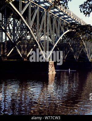 A sculler on the Schuylkill River, Philadelphia, Pennsylvania Physical description: 1 transparency : color ; 4 x 5 in. or smaller.  Notes: Title, date, and keywords provided by the photographer.; Digital image produced by Carol M. Highsmith to represent her original film transparency; some details may differ between the film and the digital images.; Forms part of the Selects Series in the Carol M. Highsmith Archive.; Gift and purchase; Carol M. Highsmith; 2011; (DLC/PP-2011:124).; Stock Photo