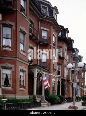 Bowfront buildings on Warren Street in South End, Boston, Massachusetts Physical description: 1 transparency : color ; 4 x 5 in. or smaller  Notes: Title, date, and keywords provided by the photographer.; Digital image produced by Carol M. Highsmith to represent her original film transparency; some details may differ between the film and the digital images.; Forms part of the Selects Series in the Carol M. Highsmith Archive.; Gift and purchase; Carol M. Highsmith; 2011; (DLC/PP-2011:124).; Stock Photo