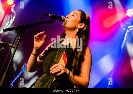 Cambridge, UK. 4th August 2019. New York City-based singer/songwriter Jarrod Dickenson performs at Stage 2 during the Cambridge Folk Festival. Richard Etteridge / Alamy Live News Stock Photo