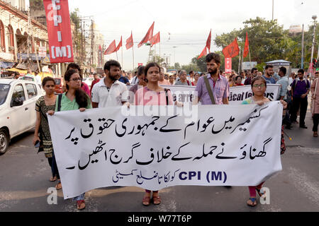 Kolkata, India. 05th Aug, 2019. Communist Party of India (Marxist) or CPI(M) activists take part in a rally to protest against current situation at Kashmir. Credit: Saikat Paul/Pacific Press/Alamy Live News Stock Photo