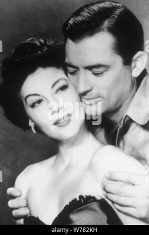 AVA GARDNER, GREGORY PECK, THE SNOWS OF KILIMANJARO, 1952 Stock Photo