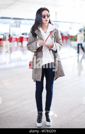 Chinese actress Li Bingbing is pictured at the Beijing Capital International Airport in Beijing, China, 4 November 2017. Stock Photo