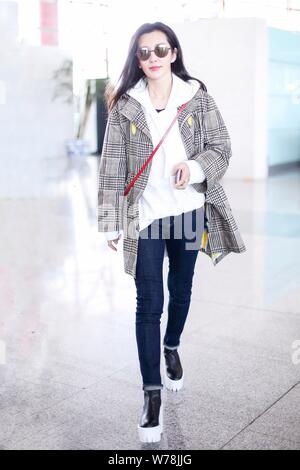 Chinese actress Li Bingbing is pictured at the Beijing Capital International Airport in Beijing, China, 4 November 2017. Stock Photo