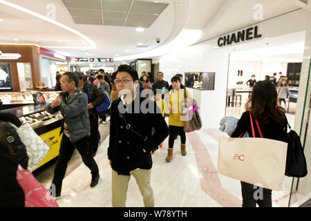 Chinese tourists crowd a store of Chanel at a shopping mall in Seoul, South Korea, 30 November 2013. Stock Photo