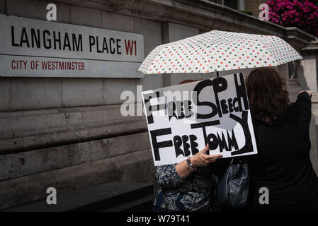 Oxford Circus, London, UK. 3rd August 2019. Hundreds of pro and anti Tommy Robinson supporters clash with police in central London  Pictured: Hundreds Stock Photo