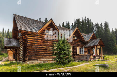 Main lodge at Skoki Ski Lodge, a remote backcountry lodge located near Lake Louise in Banff National Park, Alberta, Canada. Stock Photo