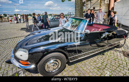 vintage Citroën DS Convertible displayed during the biggest French festival in Germany, the famous 'Frankreichfest' at Düsseldorf Rhein promenade, Nor Stock Photo