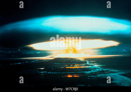 150-megaton thermonuclear explosion, Bikini Atoll, 1 March 1954. Artist: Unknown Stock Photo