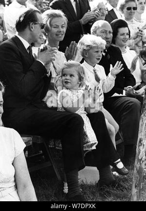 Katharine Duchess Of Kent Children : How much are members of the ...