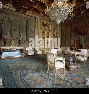 Love Europe on X: Lavish Interior of #Castle 🏰 Fontainebleau - Throne room  - Castle Fontainebleau, near #Paris, #France 🇫🇷 #interiordesign  #architecture 📸 Photo © by tw2nty.two 🙌🏆 #E