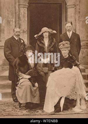 Portrait of Mary of Teck and her children Stock Photo - Alamy