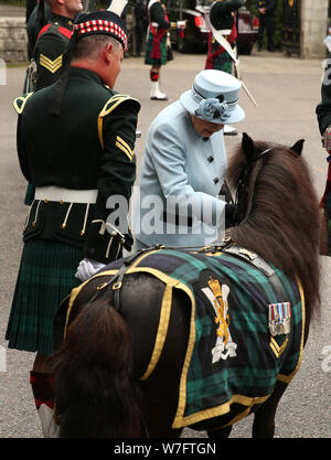 Queen Elizabeth II inspects the Balaklava Company, 5 Battalion The Royal Regiment of Scotland at the gates at Balmoral, as she takes up summer residence at the castle. Stock Photo