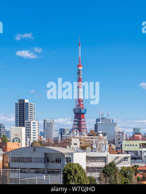 The Tokyo Tower in Minato viewed from Roppongi Hills, Tokyo, Japan Stock Photo