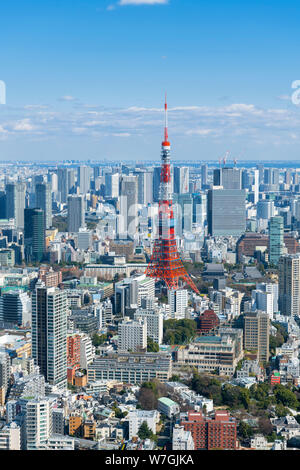 The Tokyo Tower viewed from the observation deck of the Mori Tower, Roppongi Hills, Tokyo, Japan Stock Photo