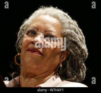 New York, NY, USA. 5th Aug, 2004. Nobel Prize Laureate and Pulitzer Prize winning author TONI MORRISON reads from her book 'Love' at Central Park Summer Stage in New York City. Credit: Nancy Kaszerman/ZUMA Wire/Alamy Live News Stock Photo