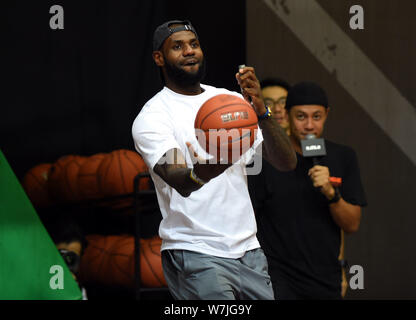 NBA star LeBron James of Cleveland Cavaliers shows his basketball skills during a fan meeting event in Hong Kong, China, 5 September 2017. Stock Photo