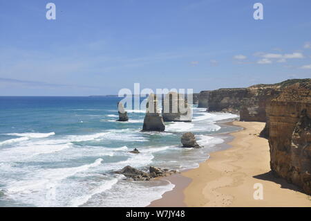 --FILE--Landscape of The Twelve Apostles, a collection of limestone stacks off the shore of the Port Campbell National Park, by the Great Ocean Road i Stock Photo