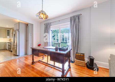 https://l450v.alamy.com/450v/w7k5y1/a-small-home-office-setup-in-a-home-with-a-open-floorplan-w7k5y1.jpg