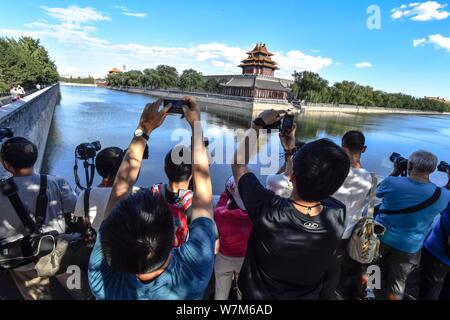 Photography enthusiasts take pictures of the Turret at the Palace Museum, also known as the Forbidden City, on a clear day in Beijing, China, 6 August Stock Photo