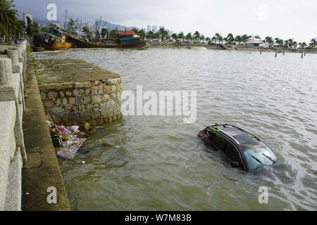 A car is submerged in the sea after Typhoon Hato in Zhuhai city, south China's Guangdong province, 24 August 2017.   Relief workers on Thursday (24 Au Stock Photo