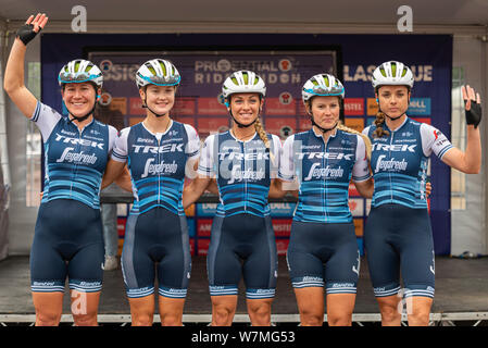 Cyclists, riders of Trek Segafredo before racing in the Prudential RideLondon Classique cycle race. Female cyclist rider Stock Photo