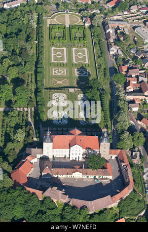 Aerial view of Castle Hundisburg with baroque garden, Haldensleben, Althaldensleben, Boerde, Saxony-Anhalt, Germany, May 2012 Stock Photo