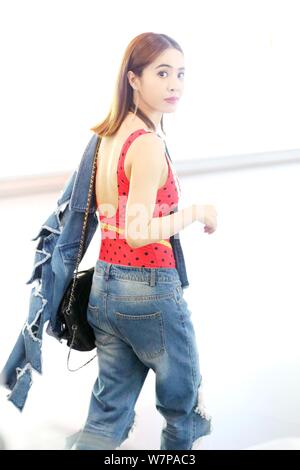 Taiwanese singer Jolin Tsai is pictured at the Beijing Capital International Airport in Beijing, China, 26 June 2017. Stock Photo