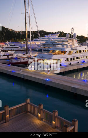 Yacht Haven Grande, the new Yacht Harbour, shopping and restaurant complex completed in 2007, St Thomas, US Virgin Islands, Leeward Islands, Lesser Antilles, Caribbean, West Indies 2008 Stock Photo