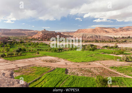 Ancient Kasbah town of Ait Benhaddou on a former Caravan Route beside the Quarzazate River, often used as a film location, Atlas mountains, Morocco, 2011 Stock Photo