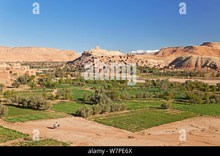 Ancient Kasbah town of Ait Benhaddou on a former Caravan Route beside the Quarzazate River, often used as a film location, Atlas mountains, Morocco, 2011 Stock Photo