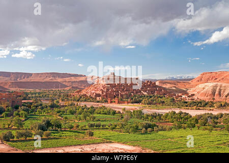 Ancient Kasbah town of Ait Benhaddou on a former Caravan Route beside the Quarzazate River, often used as a film location, Atlas mountains, Morocco, 2011 Stock Photo