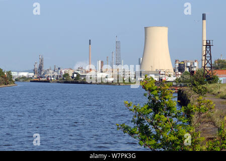 Stanlow Oil Refinery and the Manchester Ship Canal, Ellesmere Port, Cheshire, UK May 2012 Stock Photo