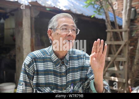 Old Japanese Man Stock Photo - Alamy