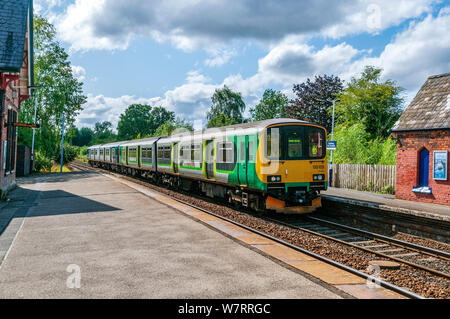 Class 150 Sprinter DMU diesel train passing through Sankey station. Stock Photo