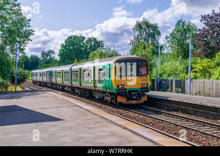 Class 150 Sprinter DMU diesel train passing through Sankey station. Stock Photo