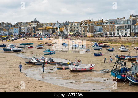 Small inshore fishing boats at anchor on tidal sands of St Ives harbour. St Ives, Cornwall, England, United Kingdom Stock Photo