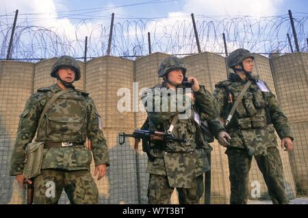 NATO intervention in Bosnia Herzegovina, Polish soldiers in Mostar (March 1998) Stock Photo