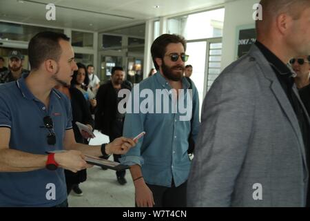 American actor Jake Gyllenhaal, center, is pictured after arriving at the airport ahead of the 70th Cannes Film Festival in Nice, France, 18 May 2017. Stock Photo